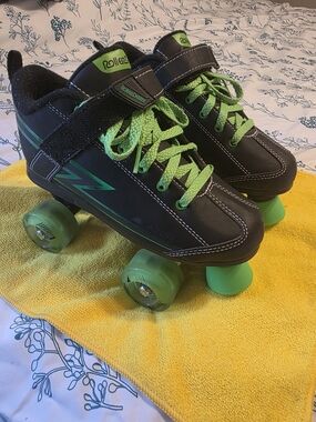 Boys Roller Derby Green And Black Roller Skates Size 5 Nice Condition!!